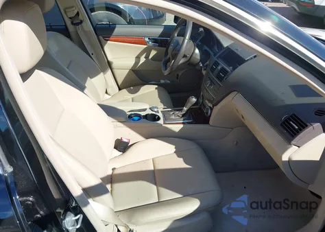 2011 Mercedes-Benz C 300 Luxury 4Matic/Sport 4Matic из США, поврежденный, VIN WDDGF8BB3BR157844